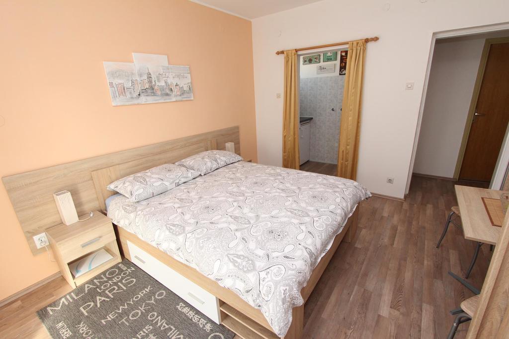 Apartments And Room Eva Rovinj Exterior photo