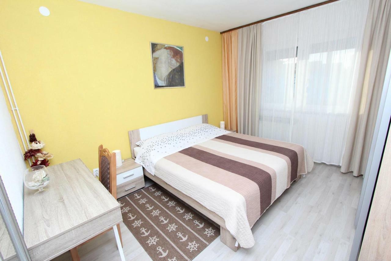Apartments And Room Eva Rovinj Exterior photo