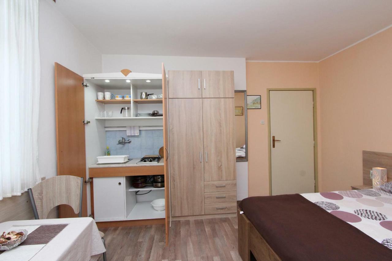 Apartments And Room Eva Rovinj Exterior photo