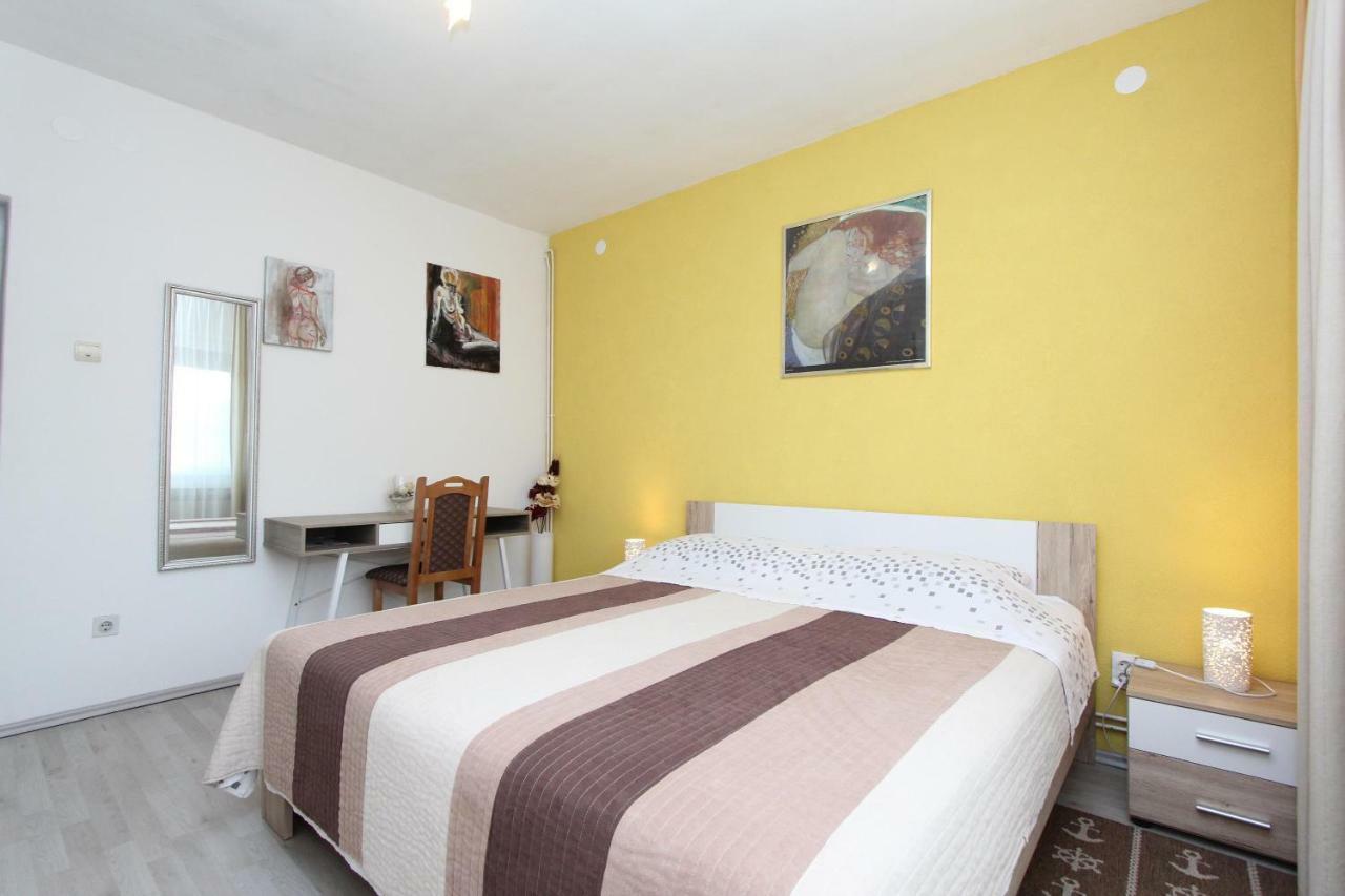 Apartments And Room Eva Rovinj Exterior photo