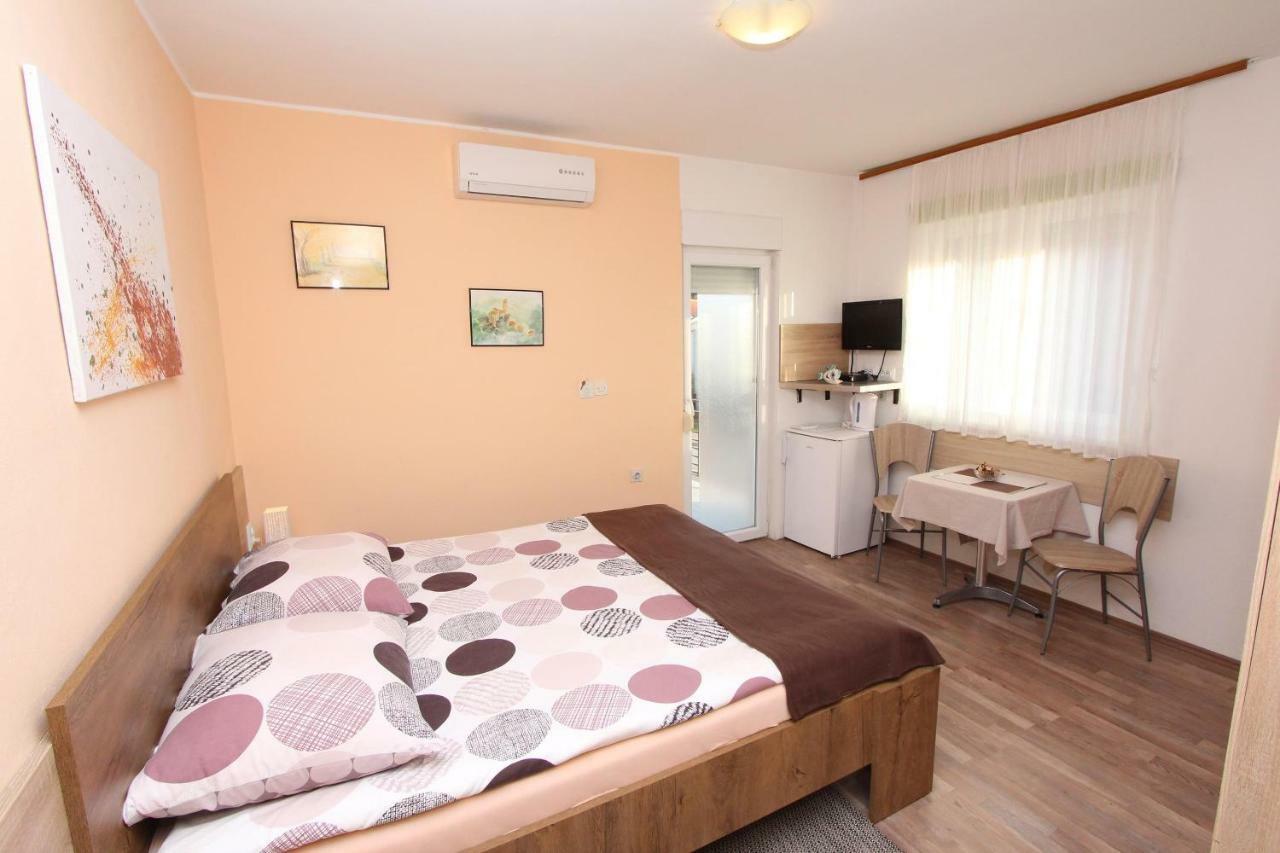 Apartments And Room Eva Rovinj Exterior photo