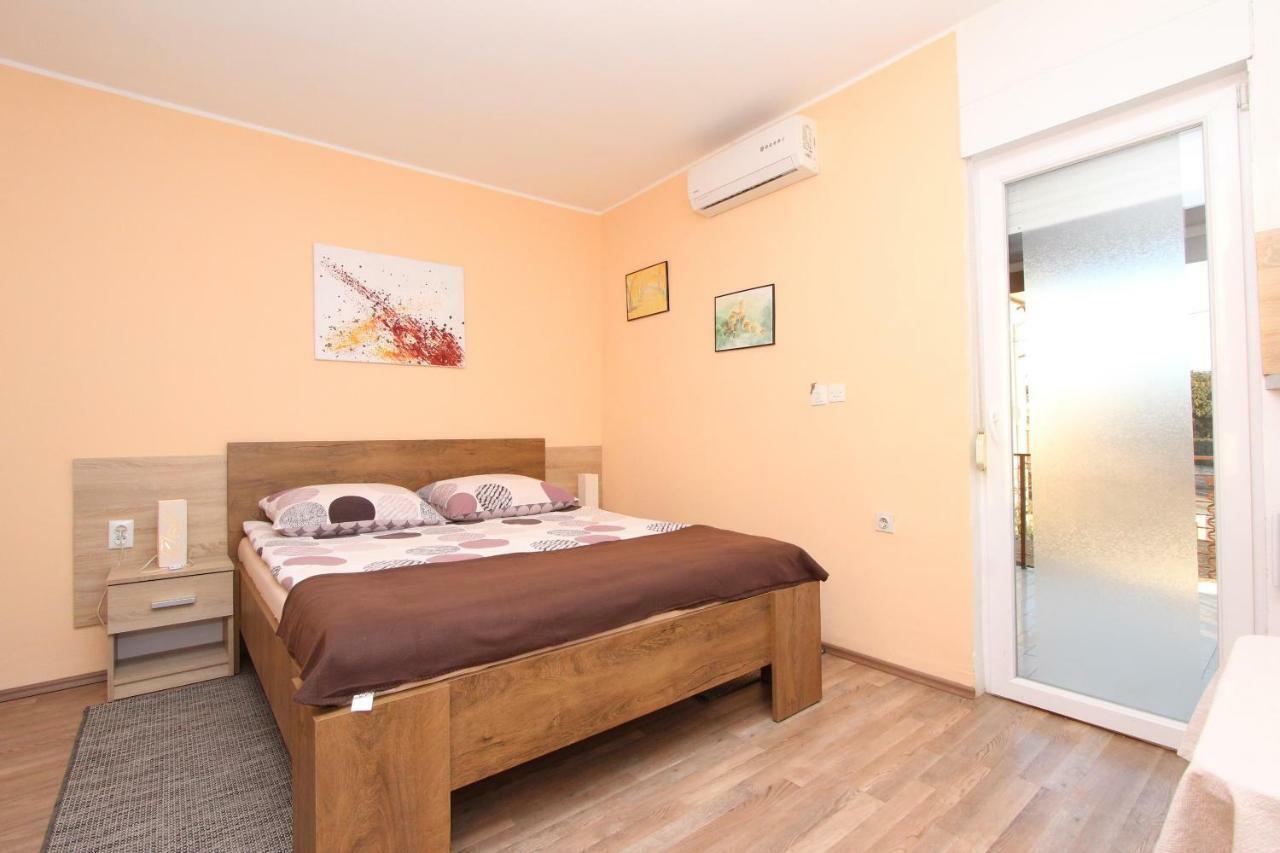 Apartments And Room Eva Rovinj Exterior photo