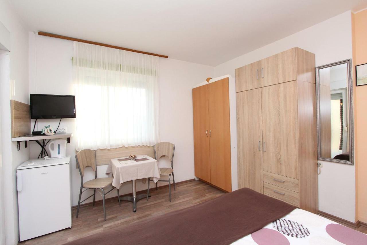 Apartments And Room Eva Rovinj Exterior photo