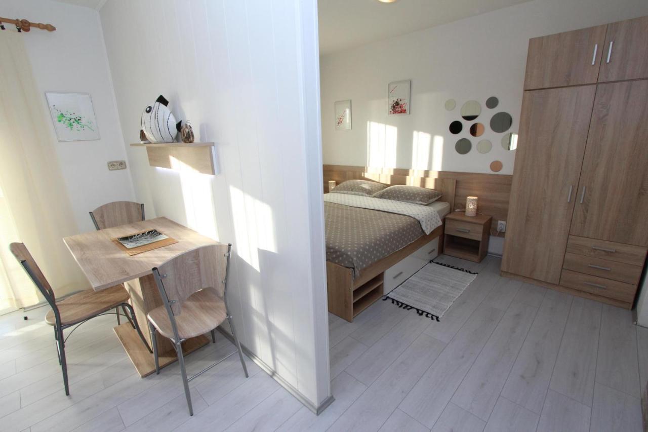 Apartments And Room Eva Rovinj Exterior photo