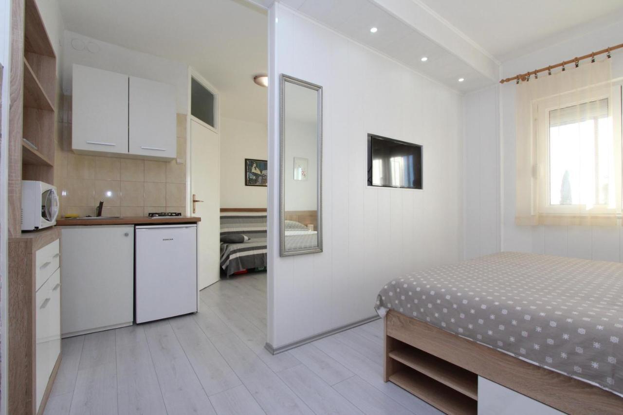 Apartments And Room Eva Rovinj Exterior photo
